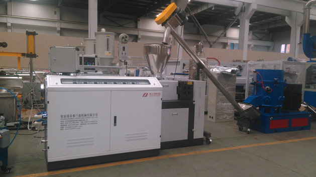 単一ねじ100kg/Hはポリ塩化ビニールのペレタイジングを施す機械押出機を出力した 0