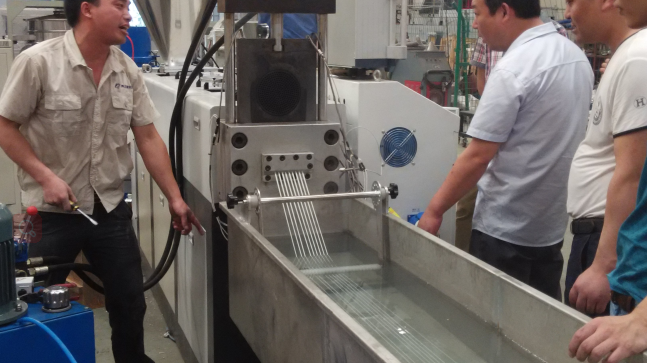 単一ねじ100kg/Hはポリ塩化ビニールのペレタイジングを施す機械押出機を出力した 1