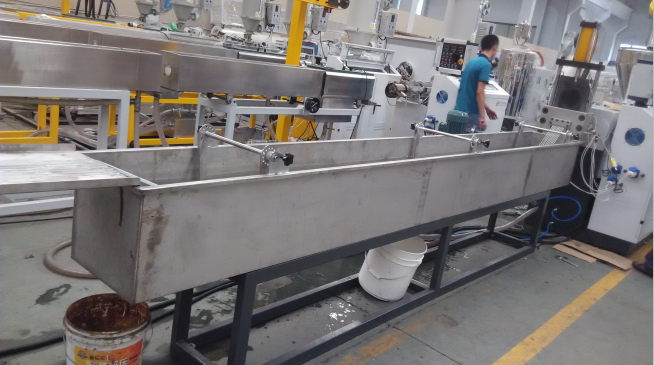 1000kg/H PPのフィルムのスクラップのHdpeのペレタイジングを施す機械3mm直径 1