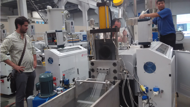 1000kg/H PPのフィルムのスクラップのHdpeのペレタイジングを施す機械3mm直径 0