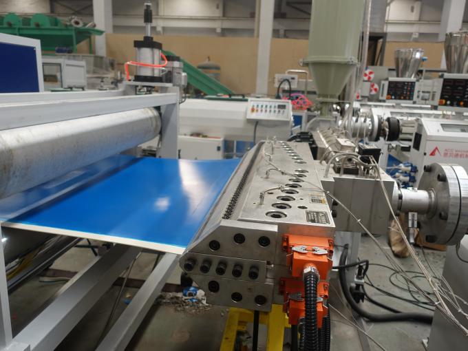 1100mm ASAのプラスチック プロフィールの生産ライン量的な供給 2