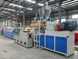Good price プラスチック藤の平らなワイヤー ポリエチレンのWpcの放出機械 オンライン