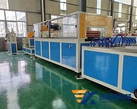 Good price SGSの自動木製のプラスチック合成の放出機械 オンライン