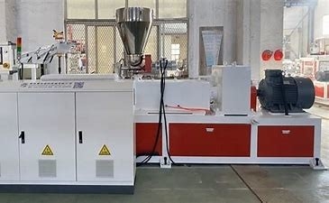 Good price -抑制600kg/H WPC板生産ラインを炎にあてなさい オンライン