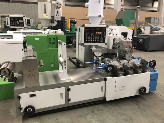 Good price 実験室のタイプ小型プラスチック シート押し出し機機械200kg/H オンライン