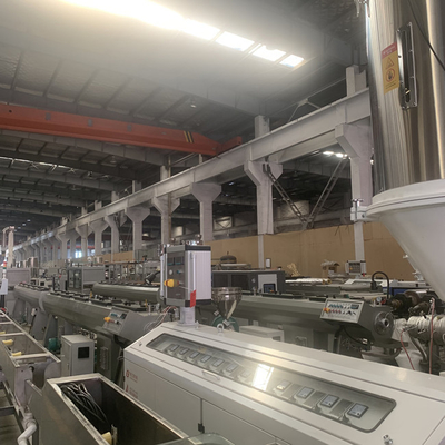 Good price 反可燃性の4つの層のPEの管の放出ライン25m/Min オンライン