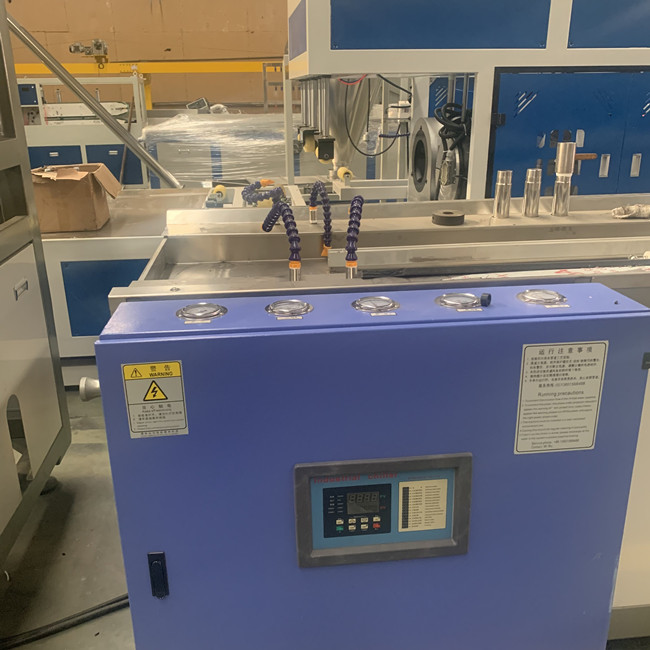 装飾のための1220mm 250kg/H WPC板生産ライン 3