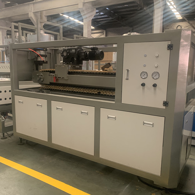 250mm 400kg/H WPCのプロフィールの生産ライン対ねじ押出機 2