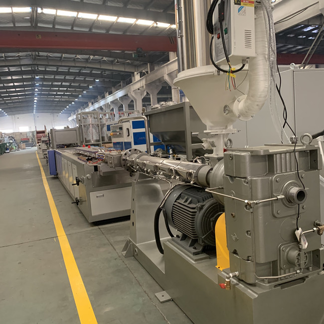 4m/Minポリ塩化ビニールの天井の壁パネルの製造業機械37kwモーター 3