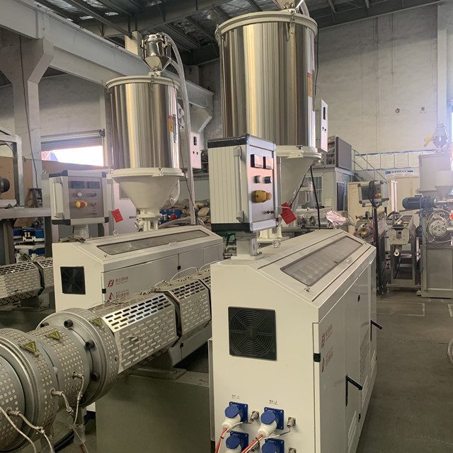 PLC 630mm PPRのポリエチレンの管の生産ラインは形成に掃除機をかける 1