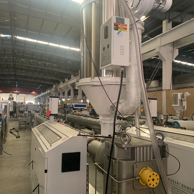 PLC 630mm PPRのポリエチレンの管の生産ラインは形成に掃除機をかける 0