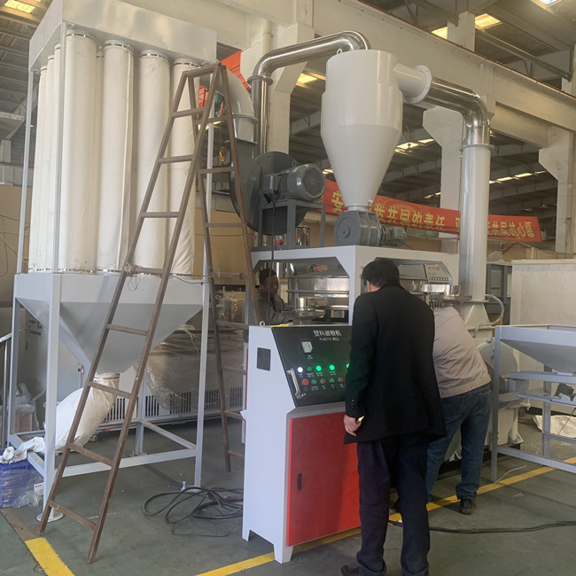 PPポリ塩化ビニールのPEの産業Pulverizer機械300kg/H高い効率 2