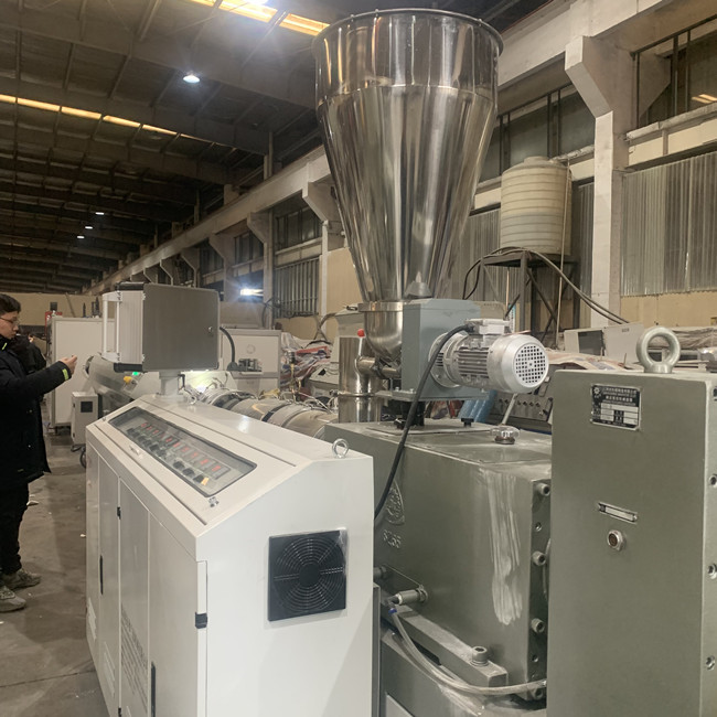 ポリ塩化ビニールは電気水プラスチック管機械6m/Minを粉にする 1